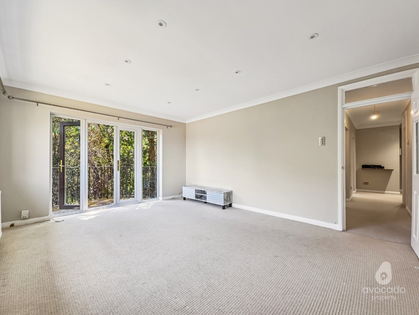 Flat Carew Road in Greater London