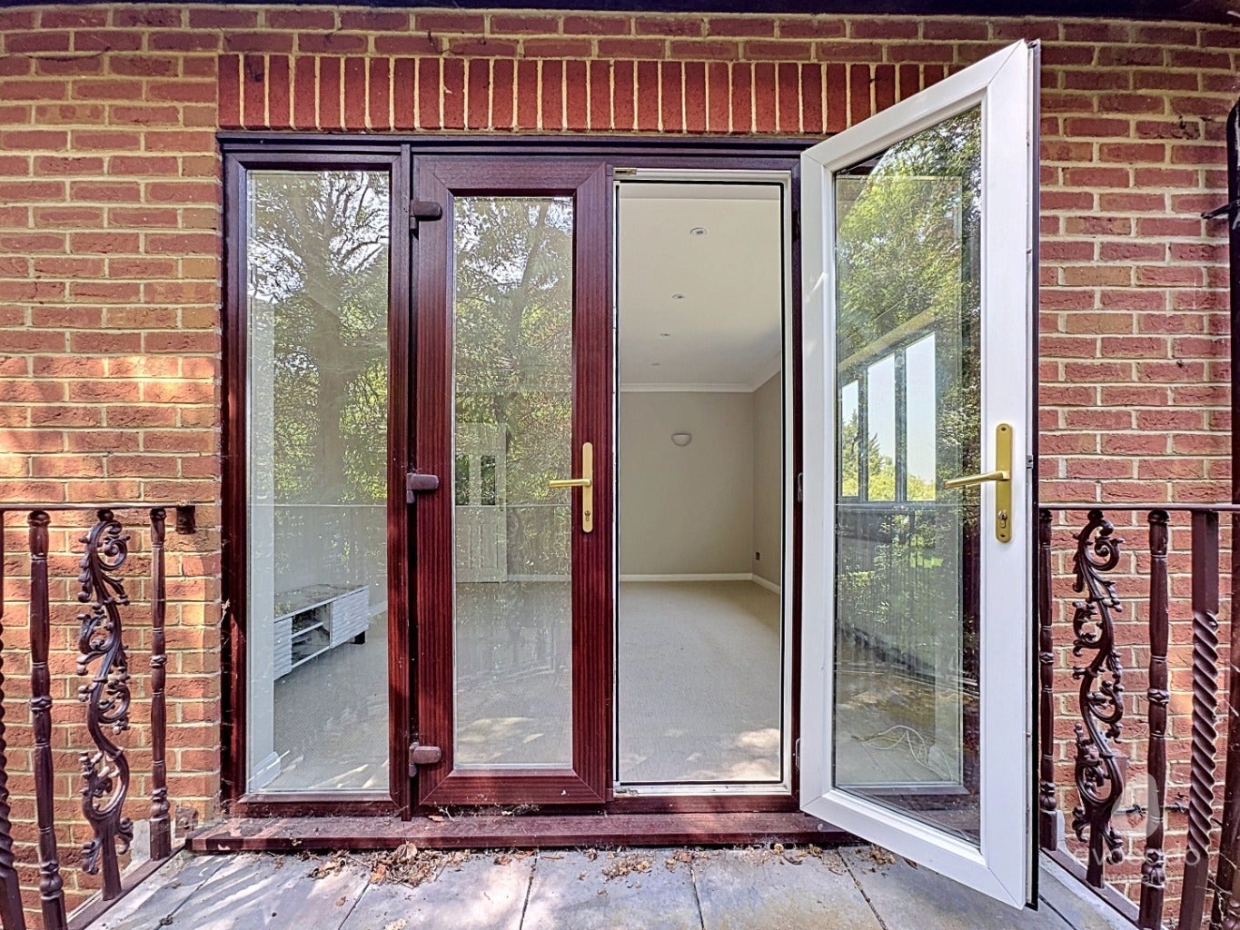 Flat Carew Road in Greater London