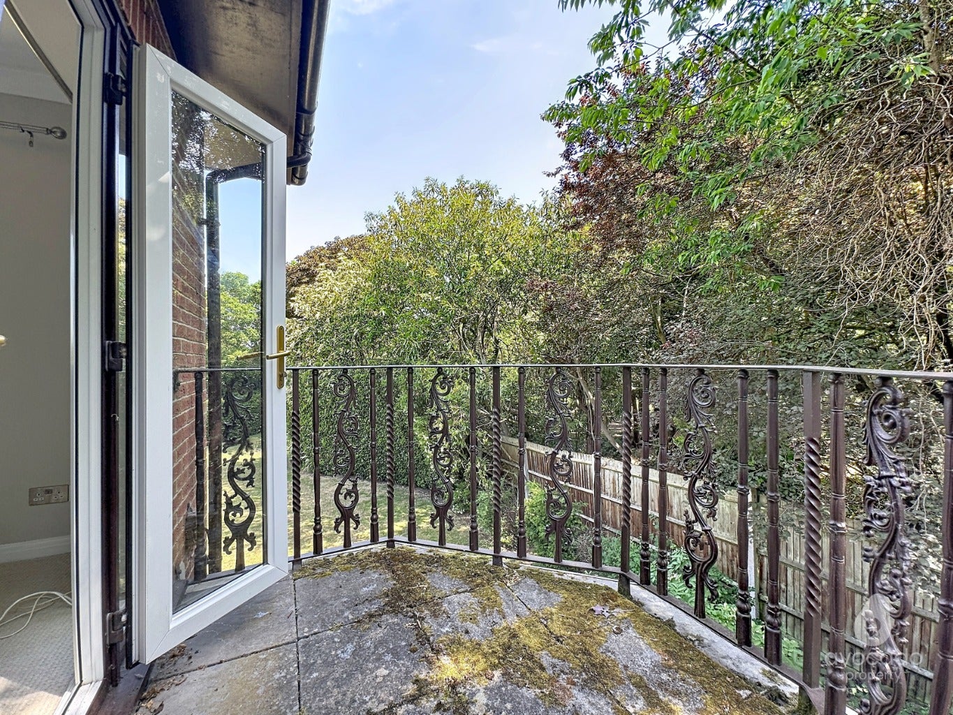 Flat Carew Road in Greater London