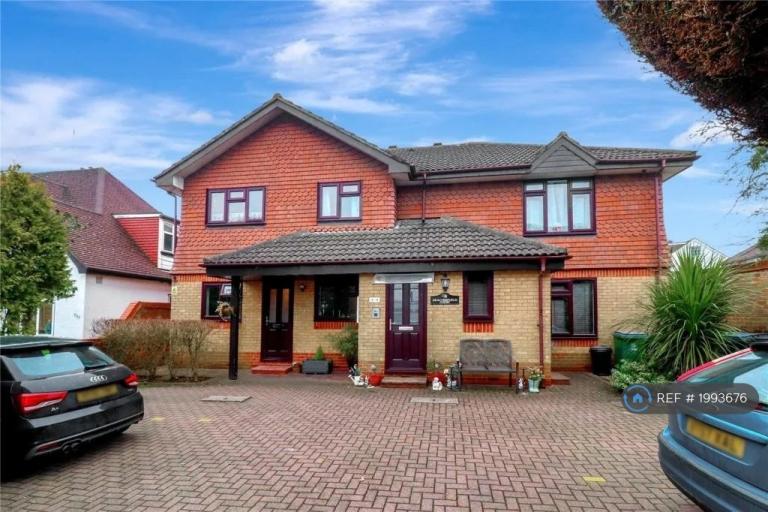 Flat Horseshoe Lane in Watford