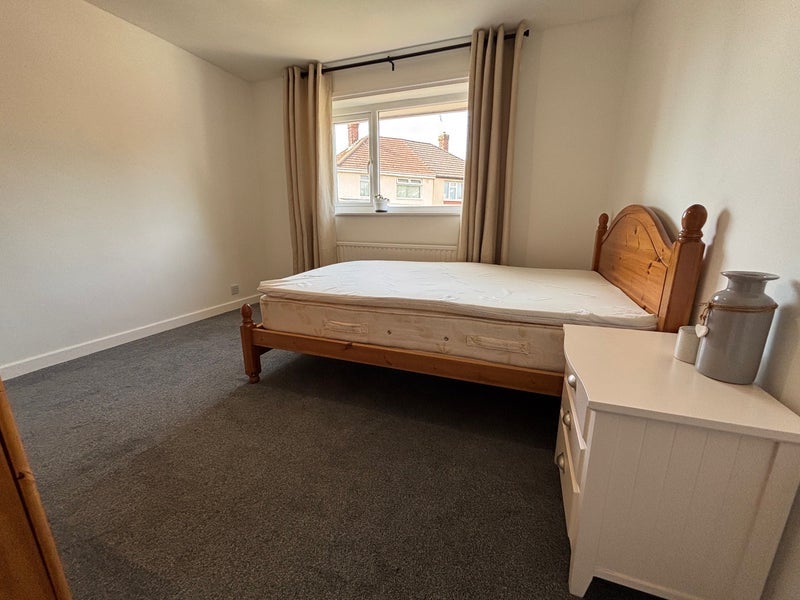Room Dante Close in Salford