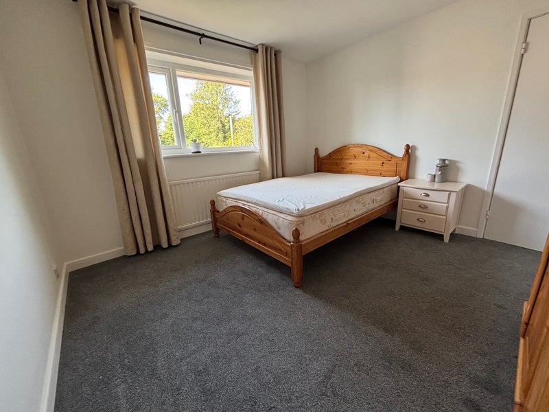 Room Dante Close in Salford