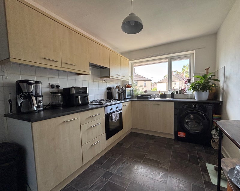 Room Dante Close in Salford