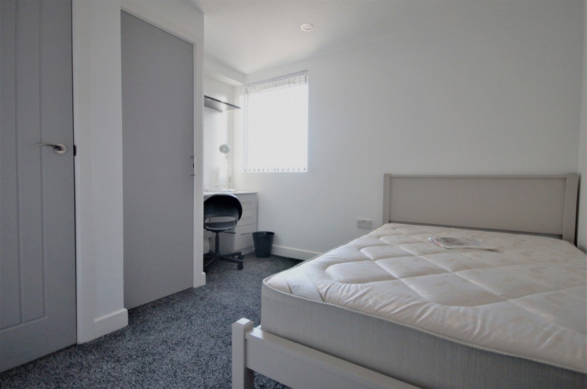Room Terry Road in Coventry