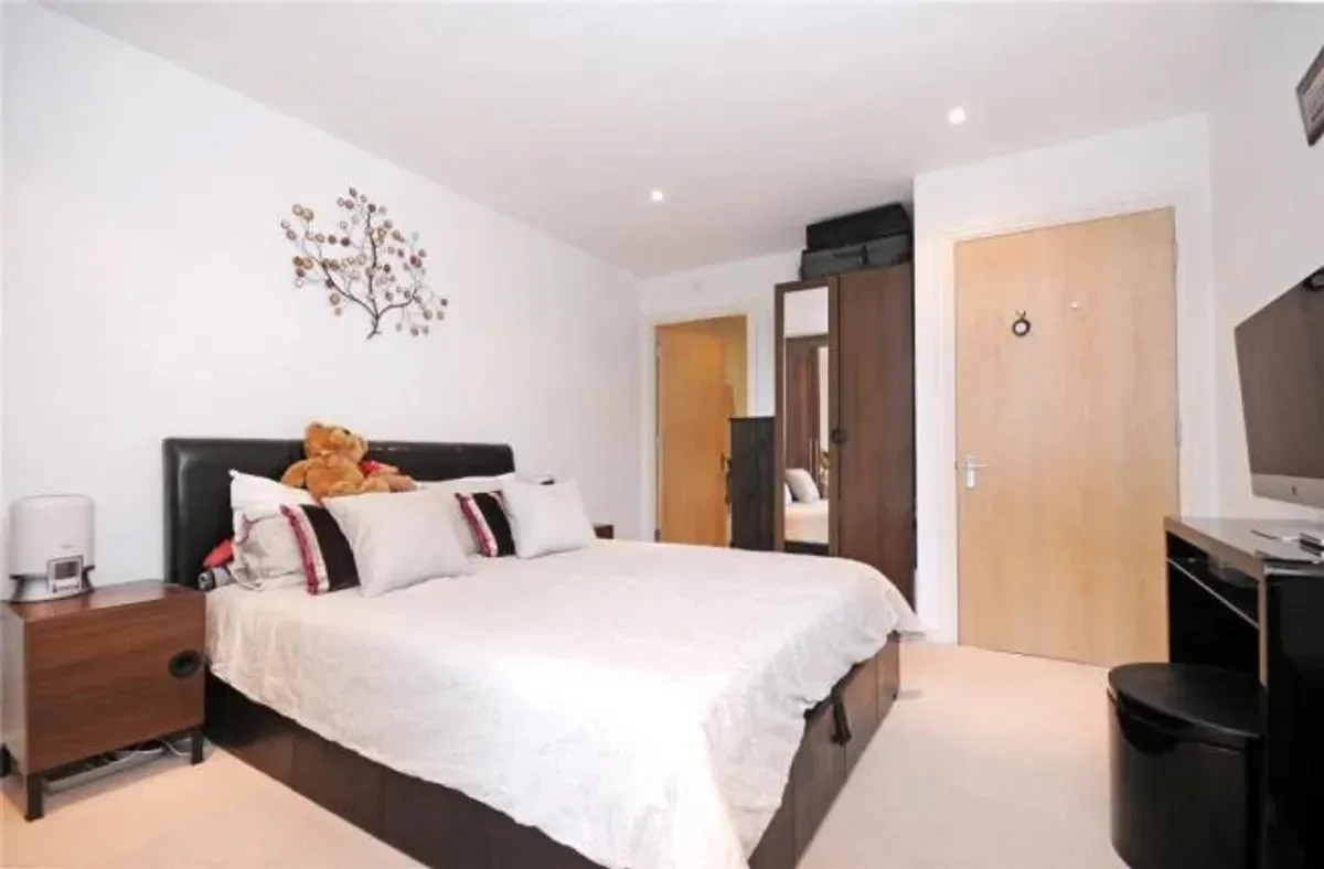 Flat Great West Road in Greater London