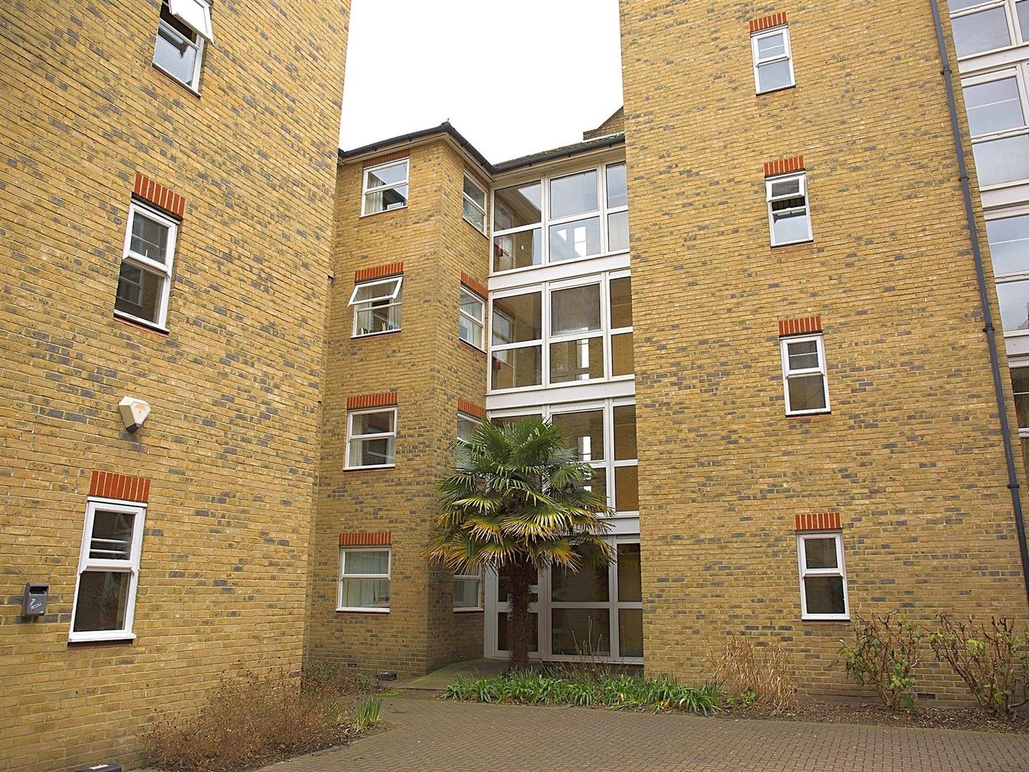 Flat Amersham Vale in Greater London