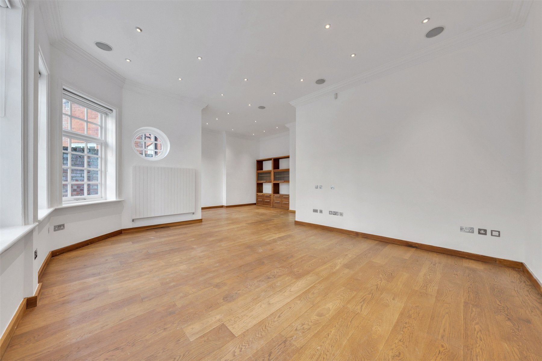 Flat Bracknell Gardens in Greater London