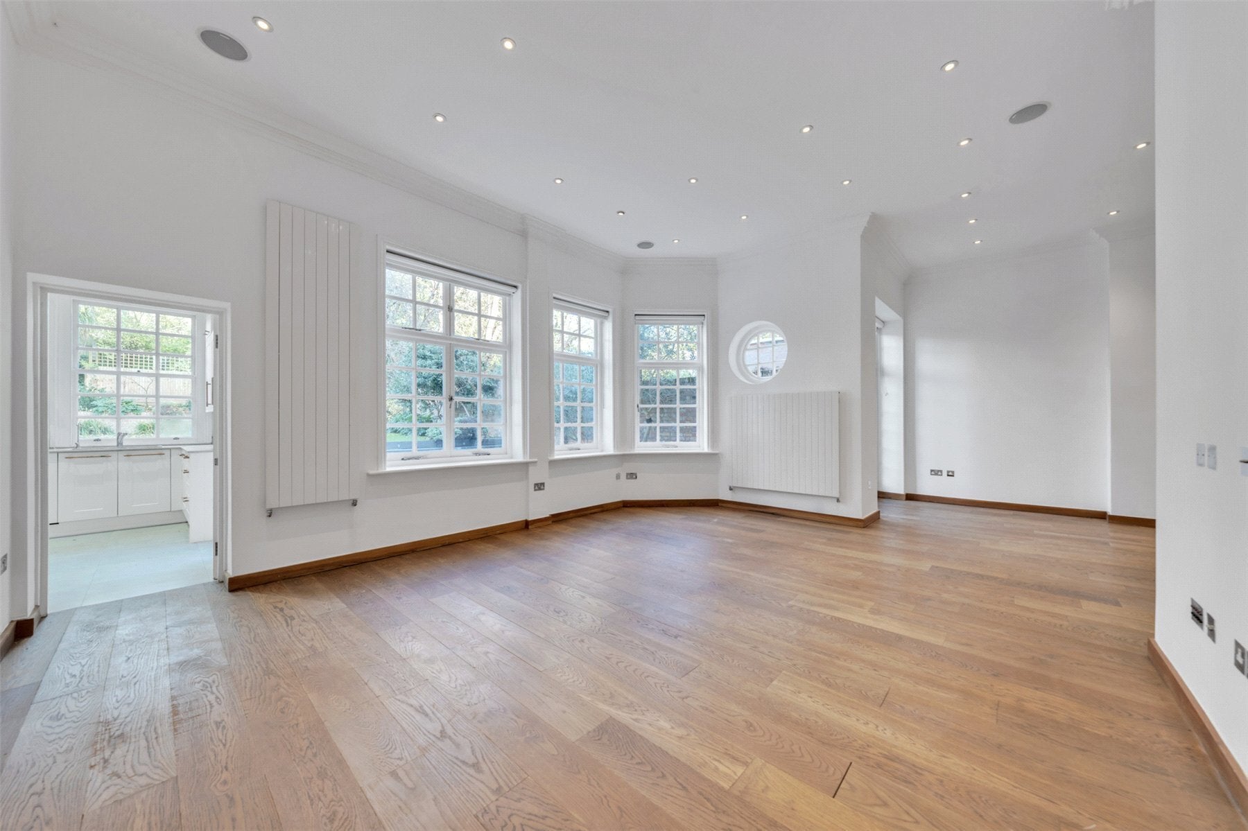 Flat Bracknell Gardens in Greater London