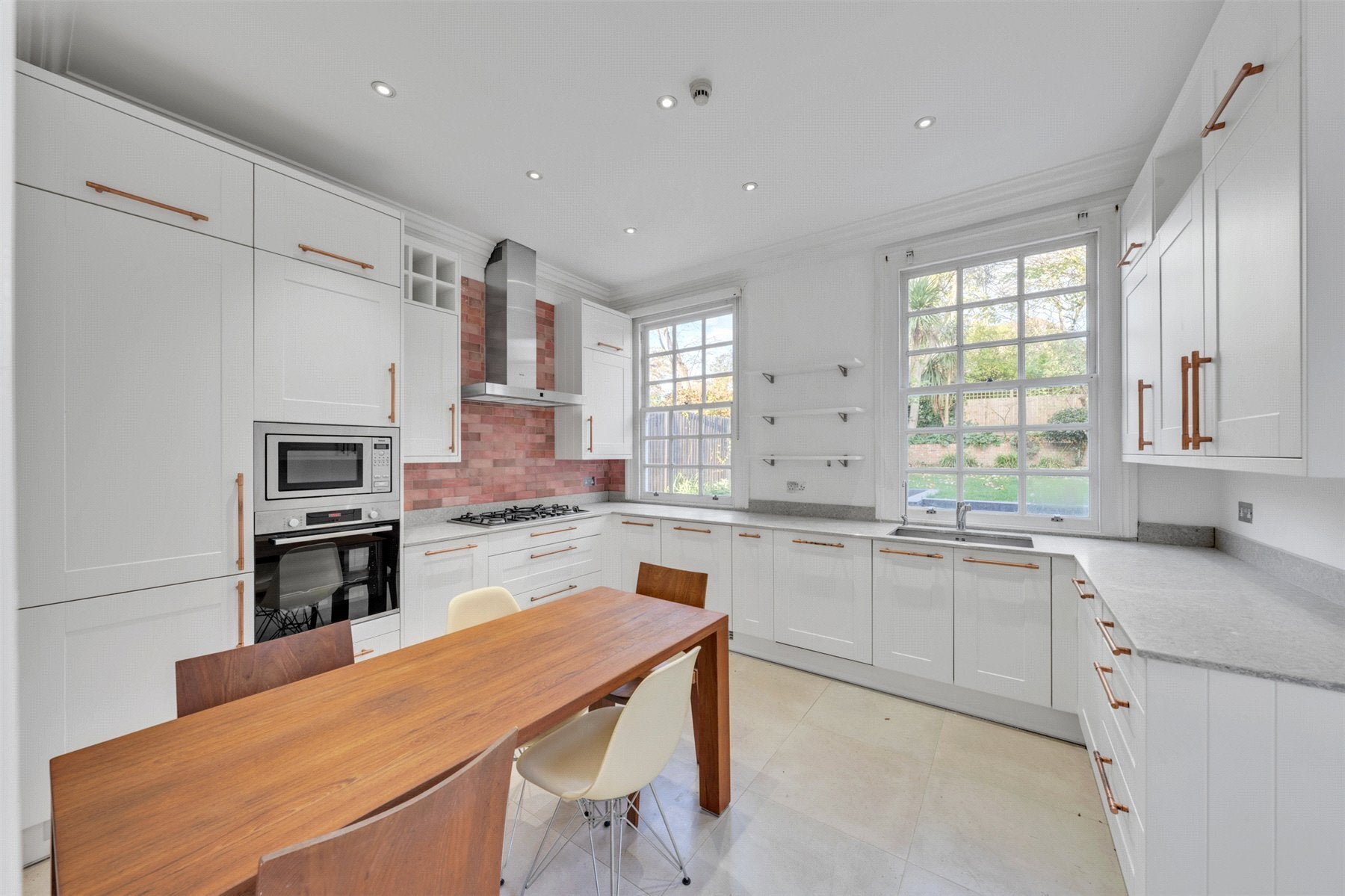 Flat Bracknell Gardens in Greater London