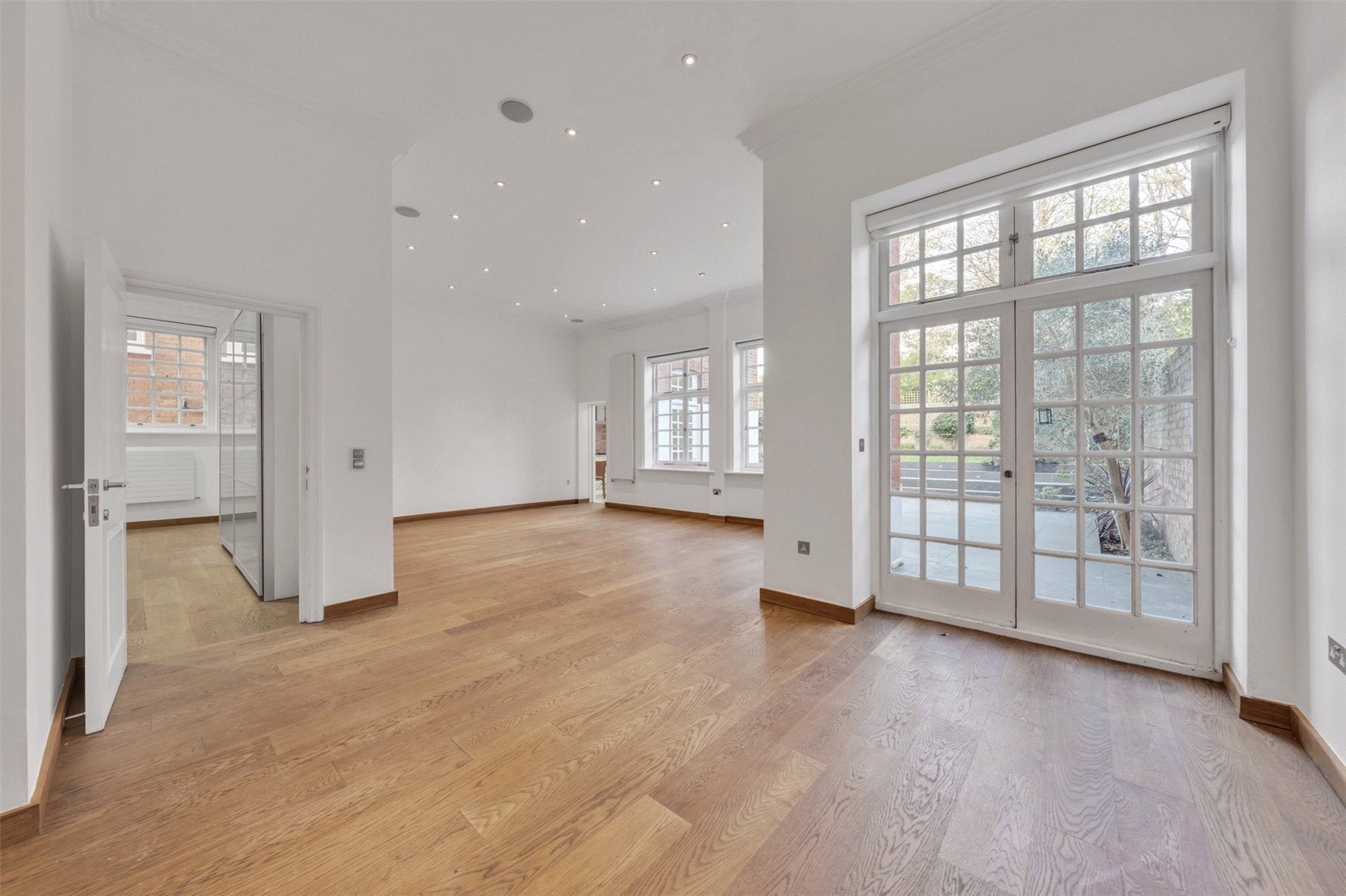 Flat Bracknell Gardens in Greater London