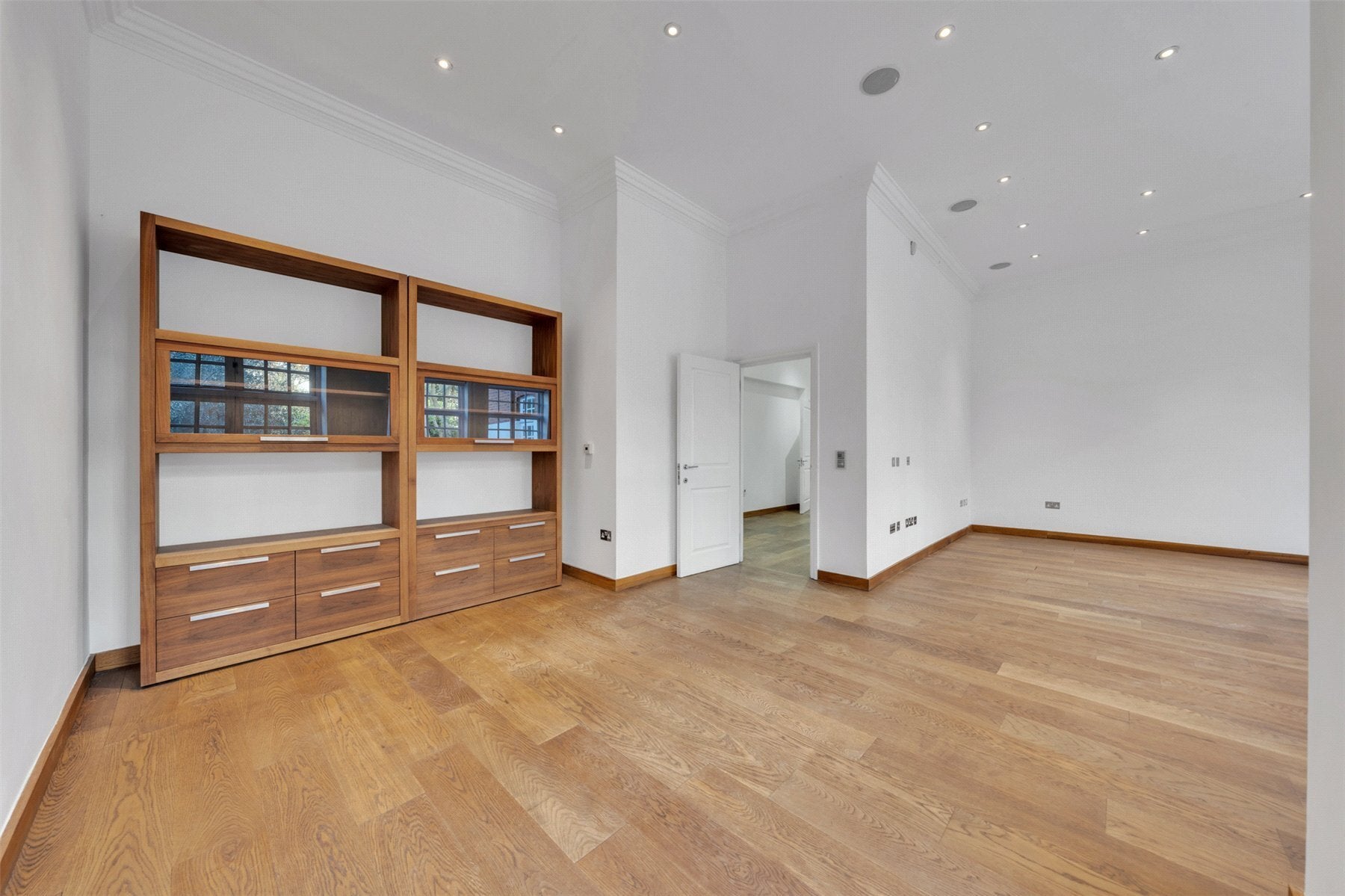 Flat Bracknell Gardens in Greater London
