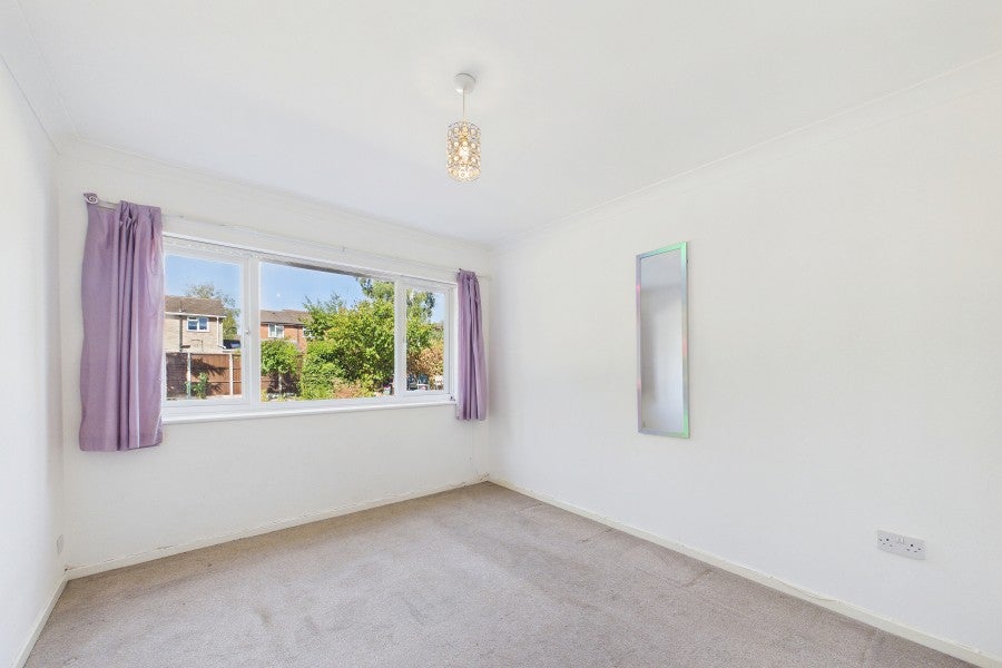 Flat Owlsmoor Road in Sandhurst