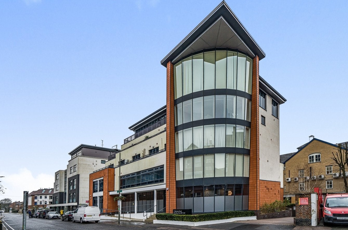 Flat Palace Grove in Greater London