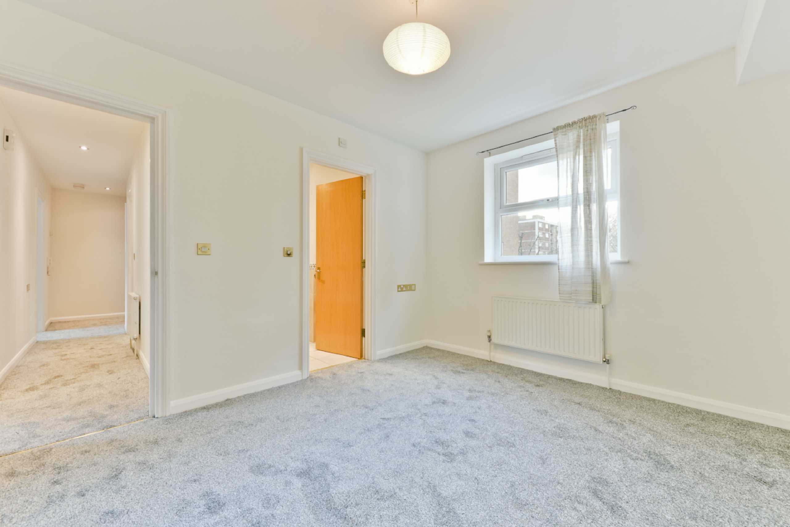 Flat Maltby Street in Greater London