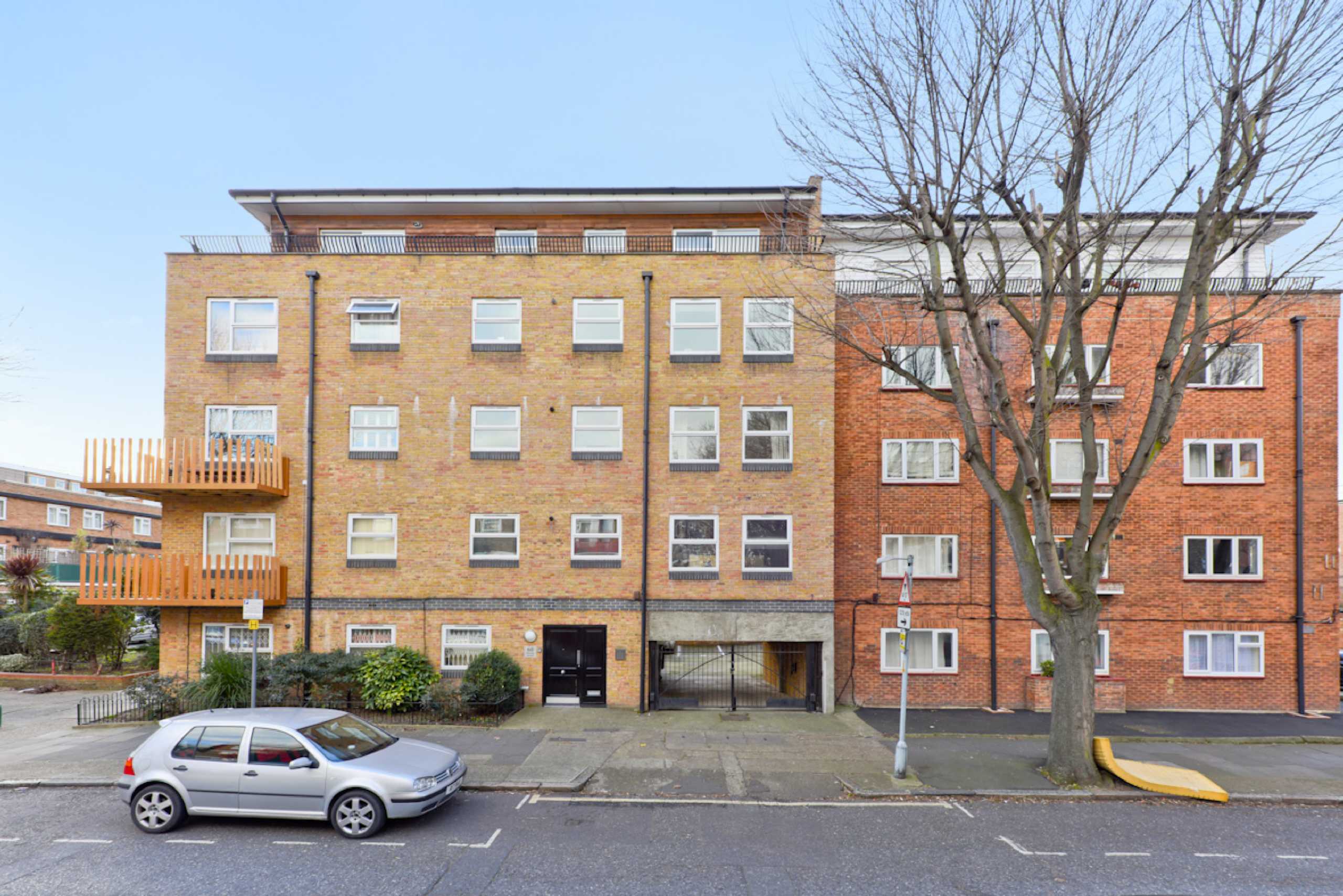 Flat Maltby Street in Greater London