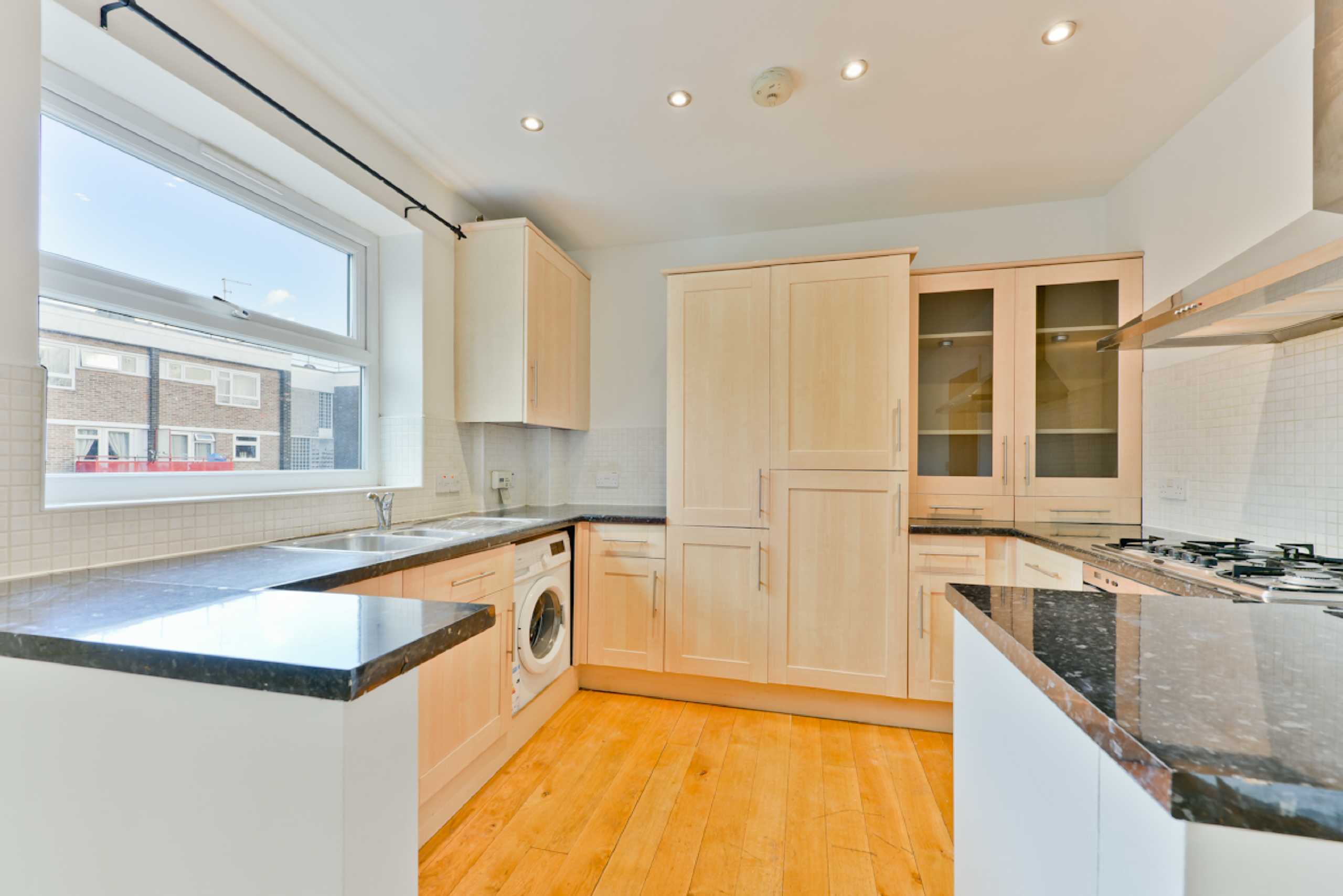Flat Maltby Street in Greater London