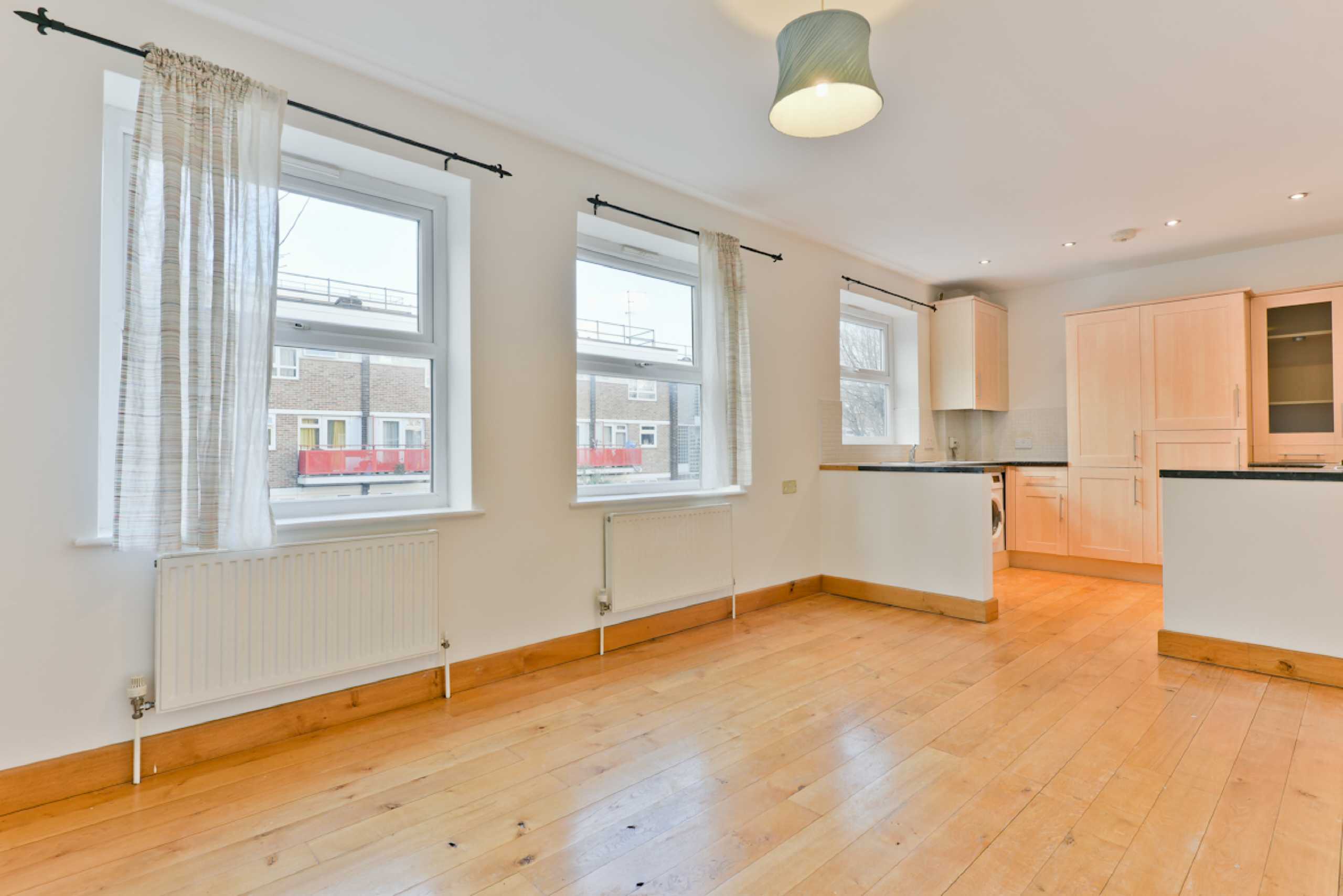 Flat Maltby Street in Greater London