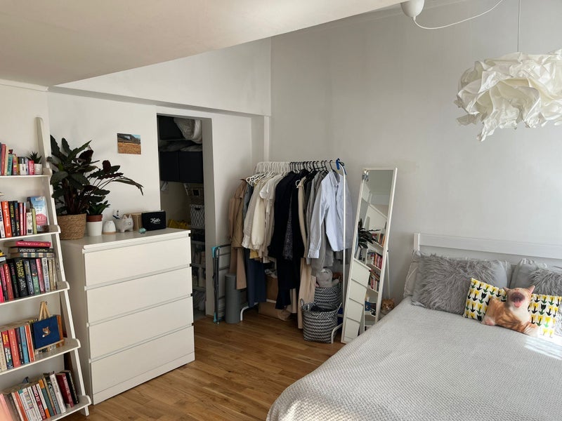 Flat Kingsland Road in Greater London
