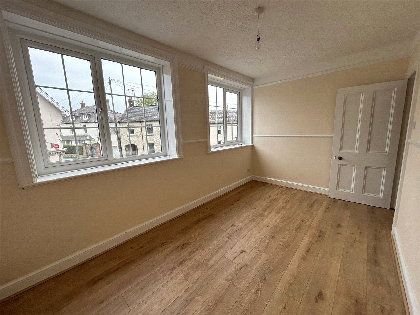 Flat Dorchester Road in Maiden Newton