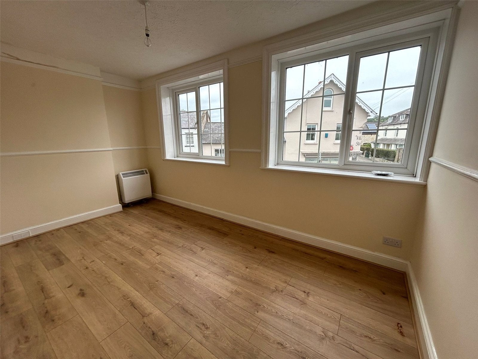 Flat Dorchester Road in Maiden Newton