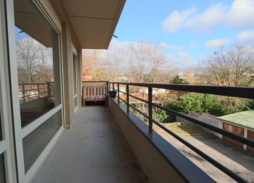 Appartement Avenue Guy de Collongue à Écully