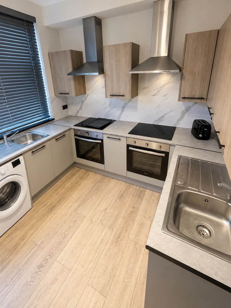 Flat Dennan Road in Greater London
