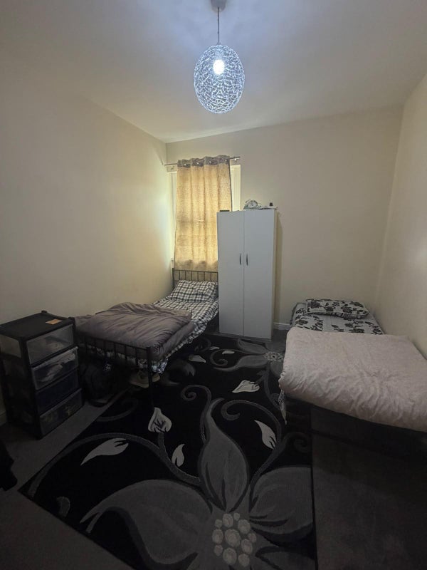 Room Central Park Road in Greater London