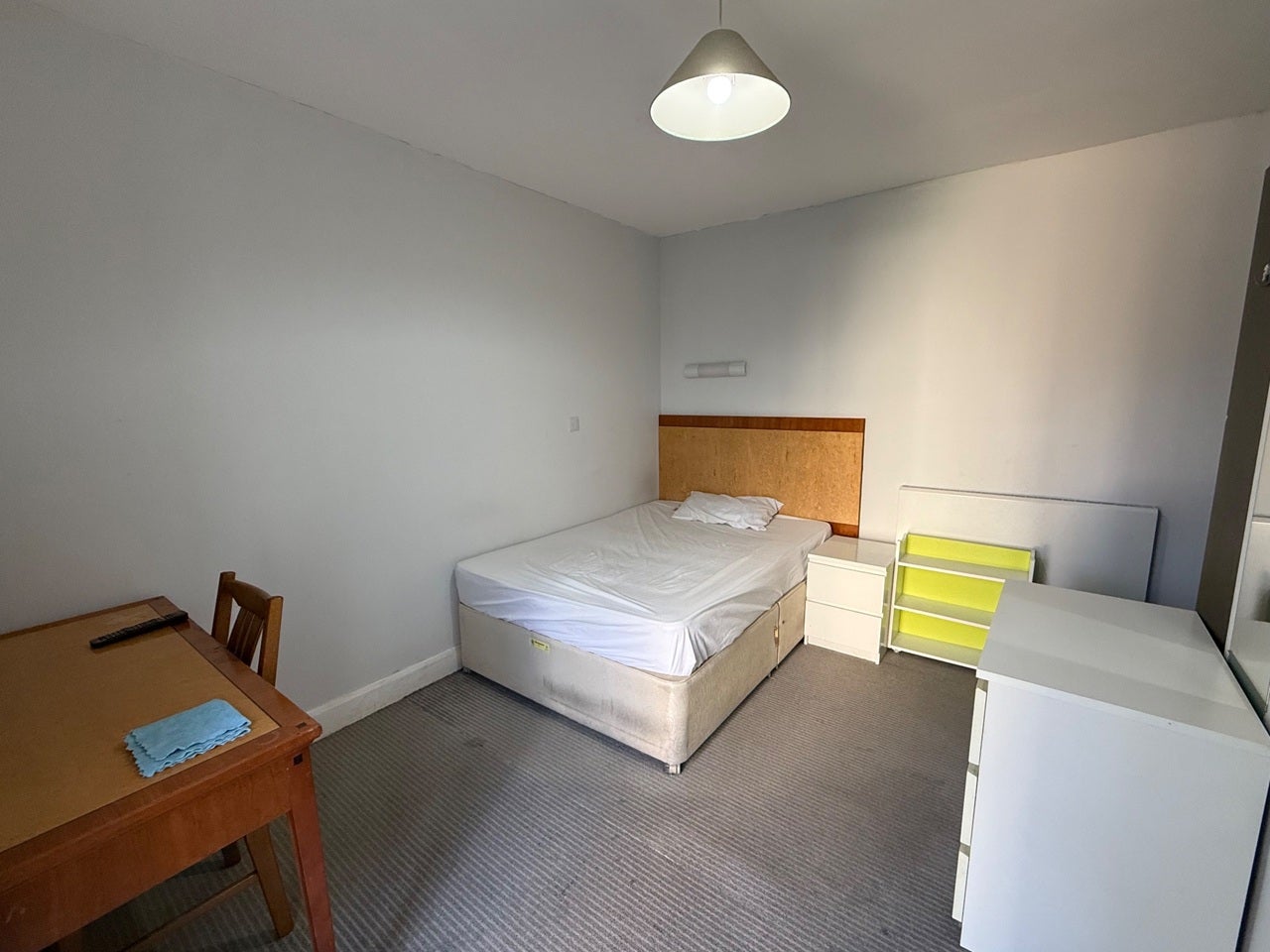 Room Epsom Road in Epsom and Ewell