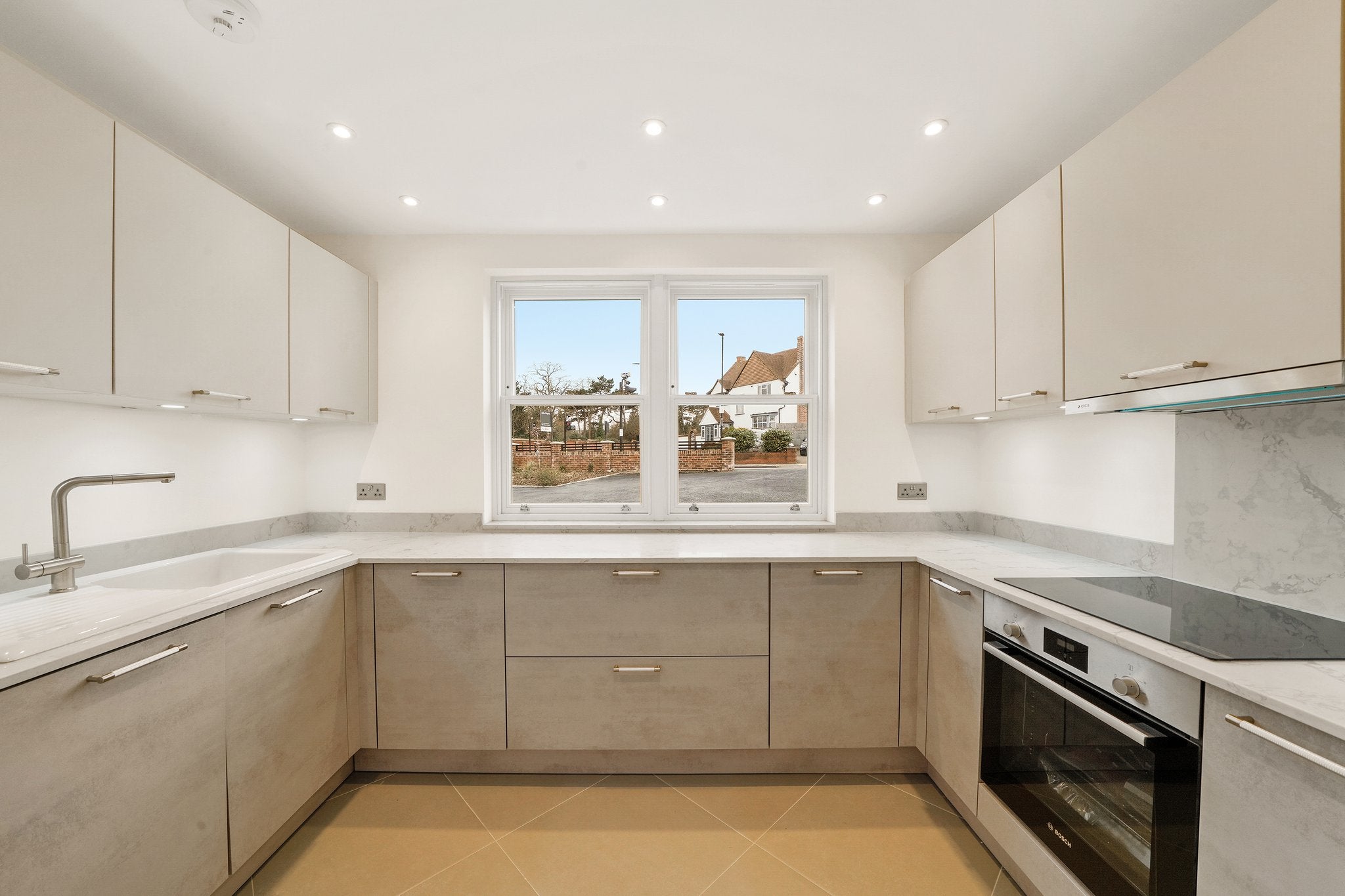 Flat Riefield Road in Greater London