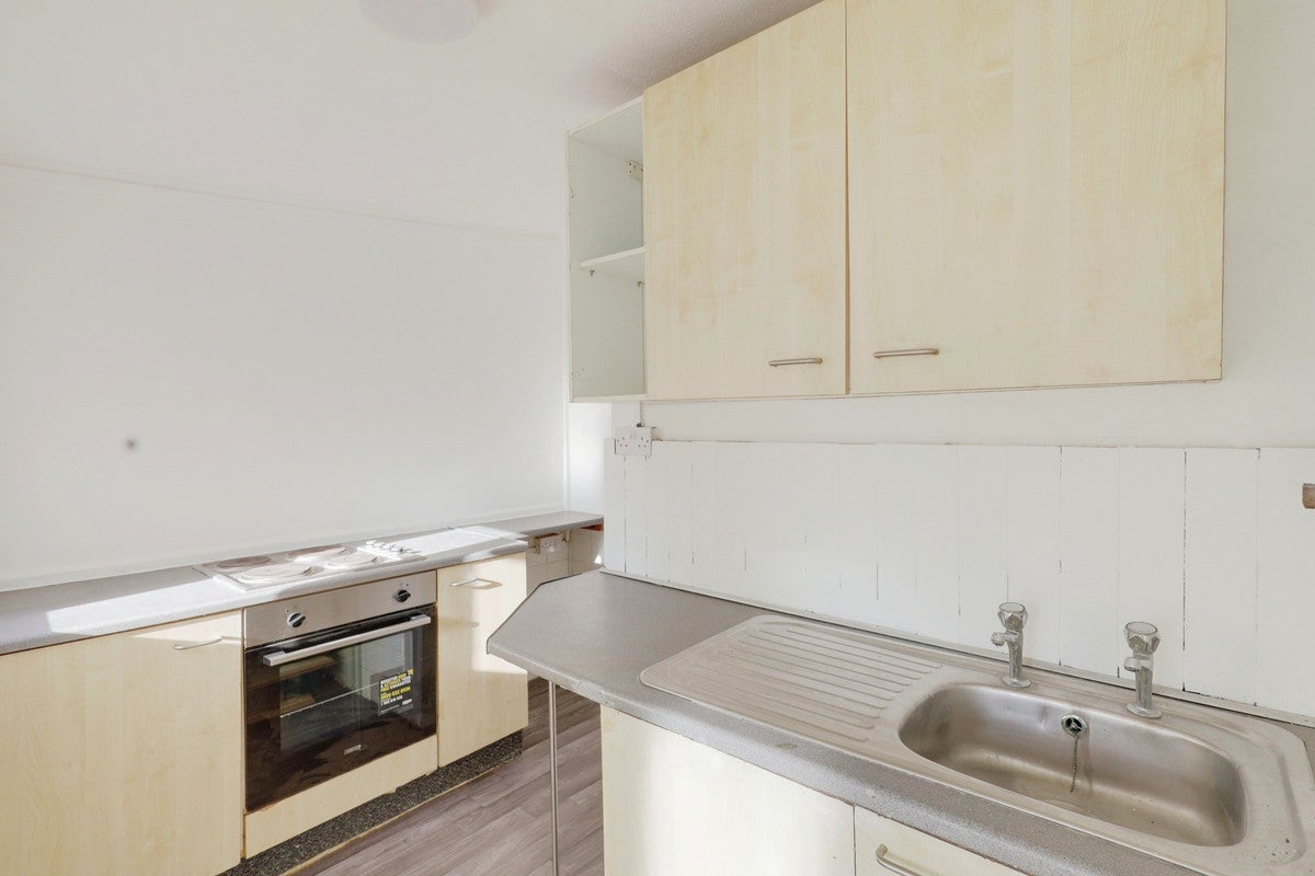 Flat Cliffsea Grove in Southend-on-Sea