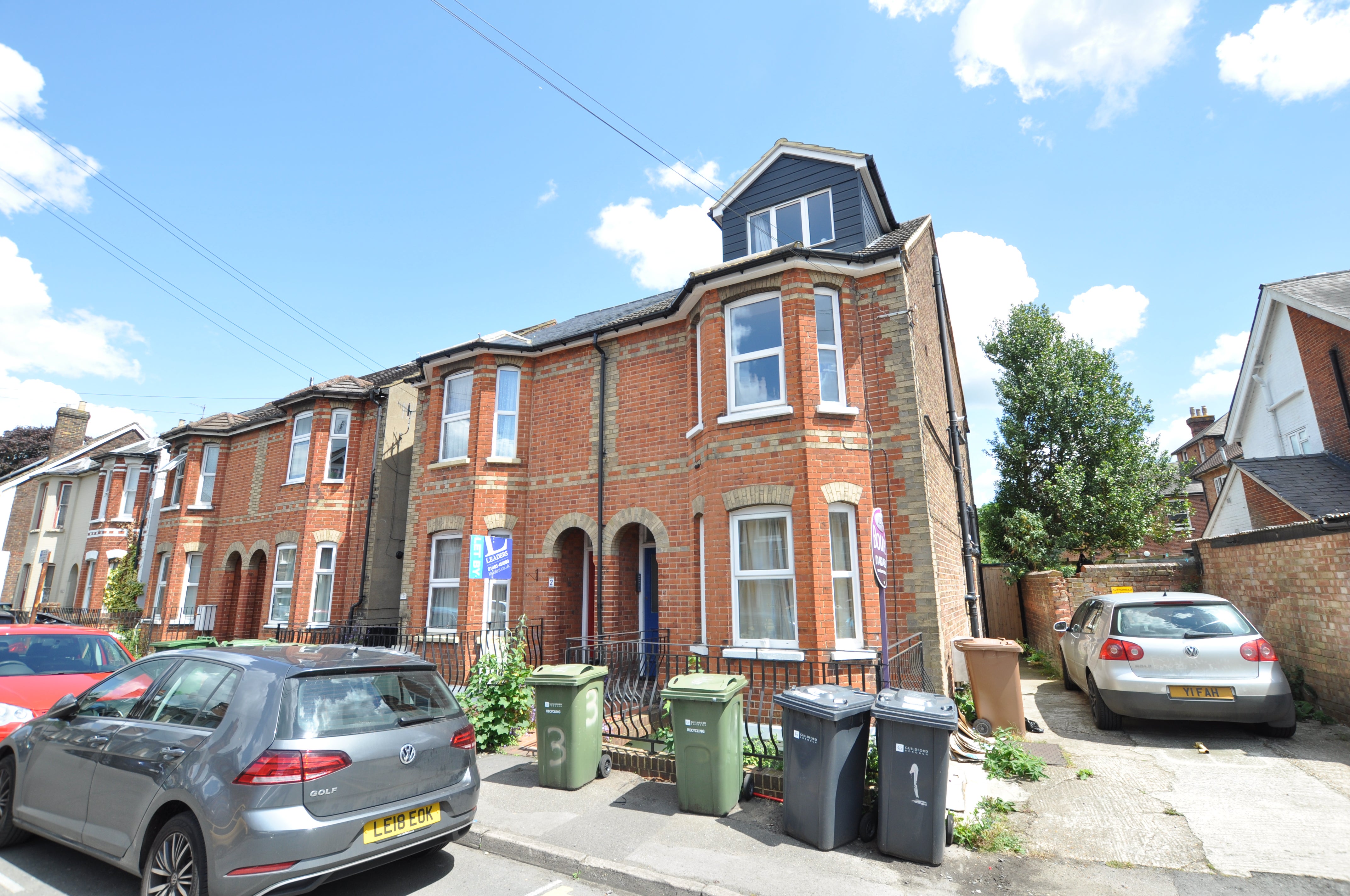 Flat Foxenden Road in Guildford