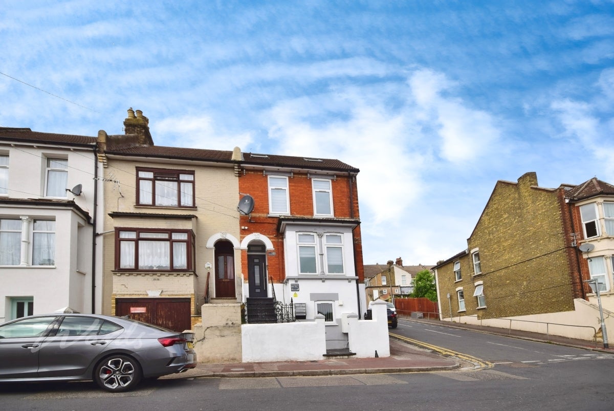 Flat Rochester Street in Chatham