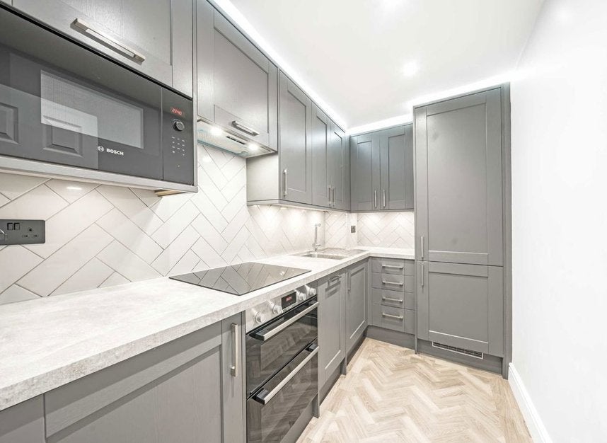 Flat Creechurch Lane in City of London