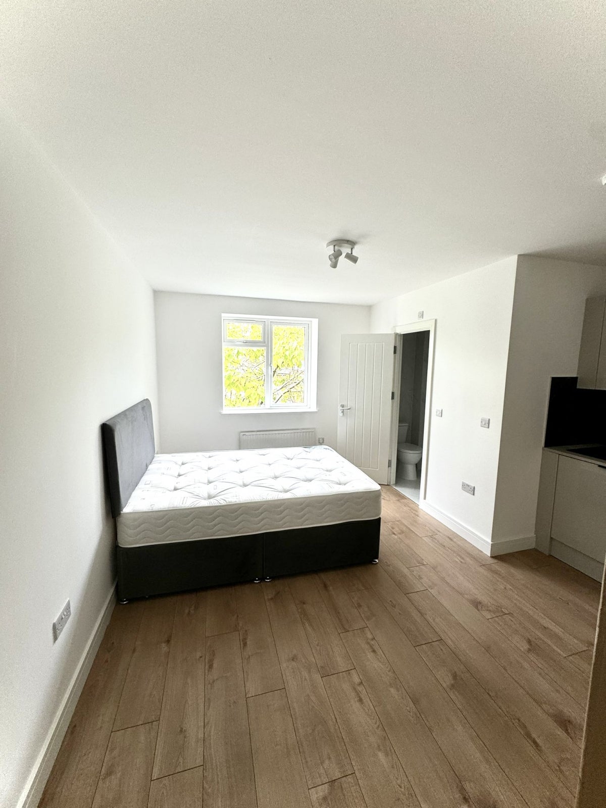 Flat Colney Hatch Lane in Greater London