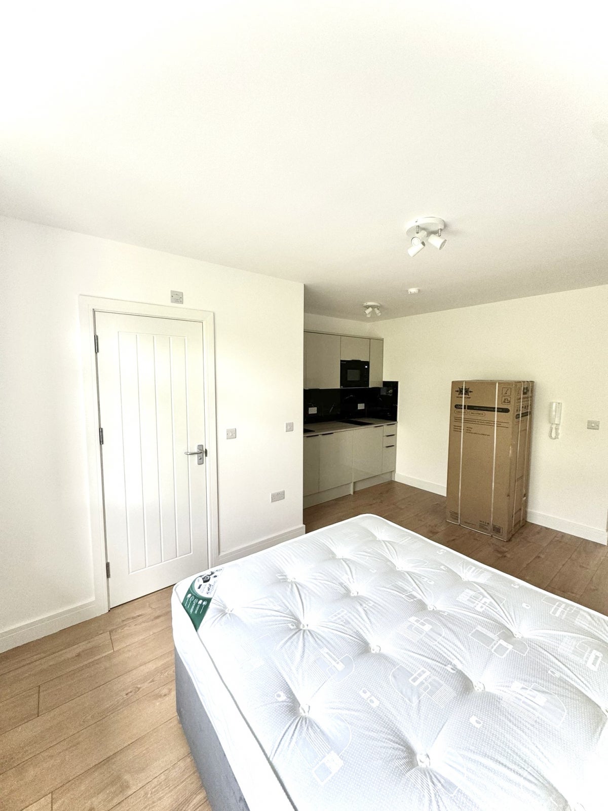 Flat Colney Hatch Lane in Greater London