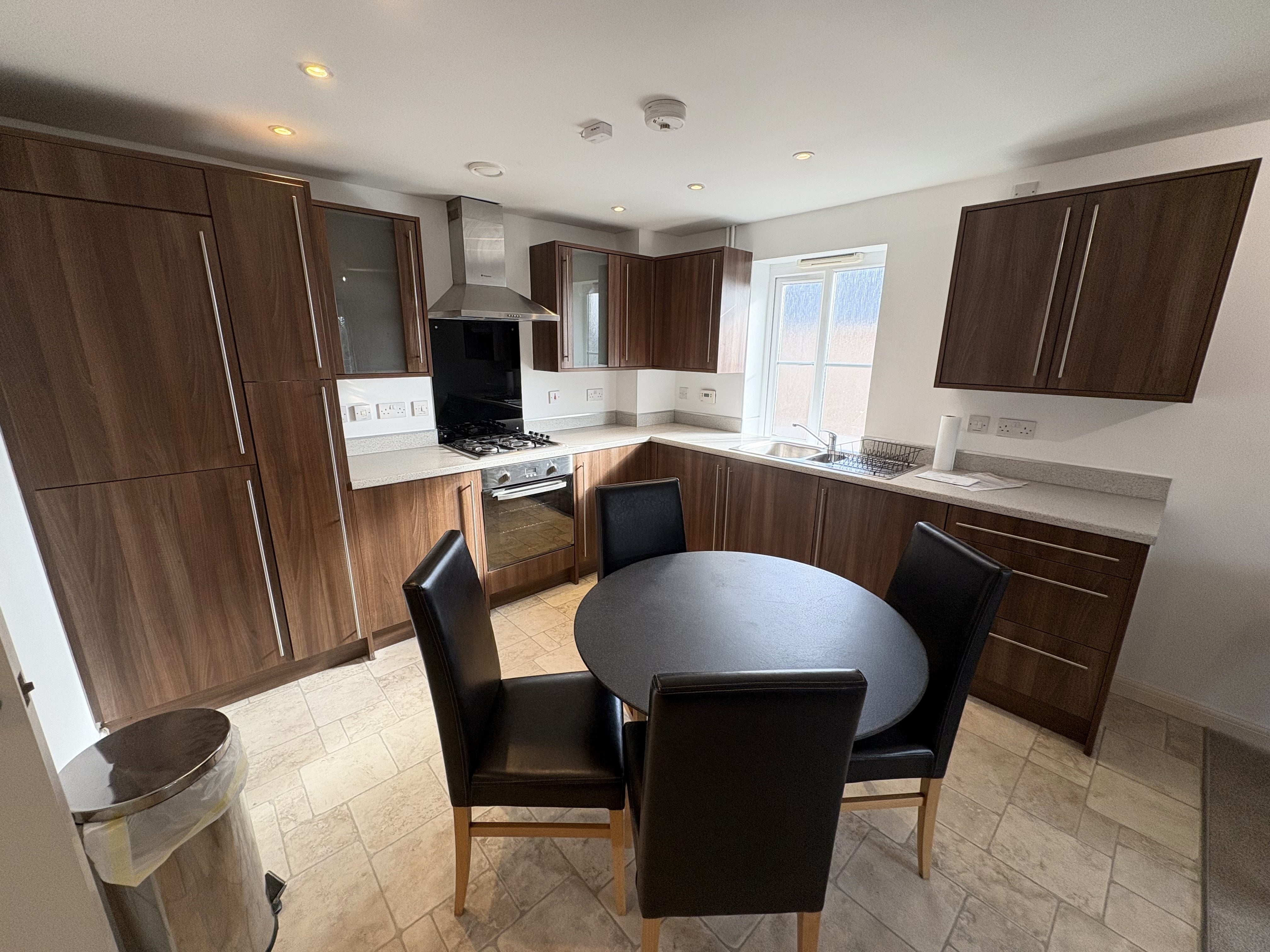Flat Ffordd James McGhan in Cardiff