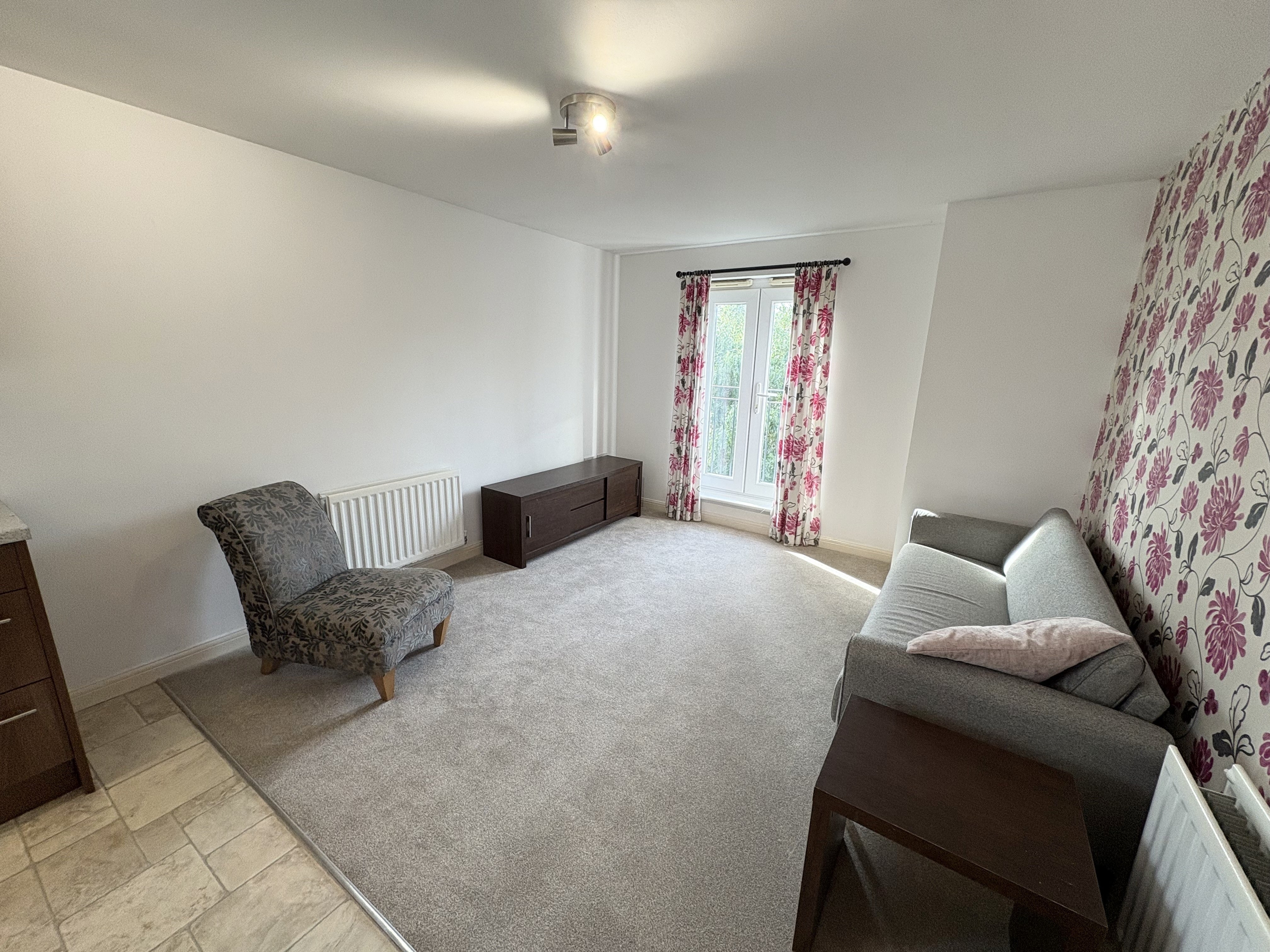 Flat Ffordd James McGhan in Cardiff