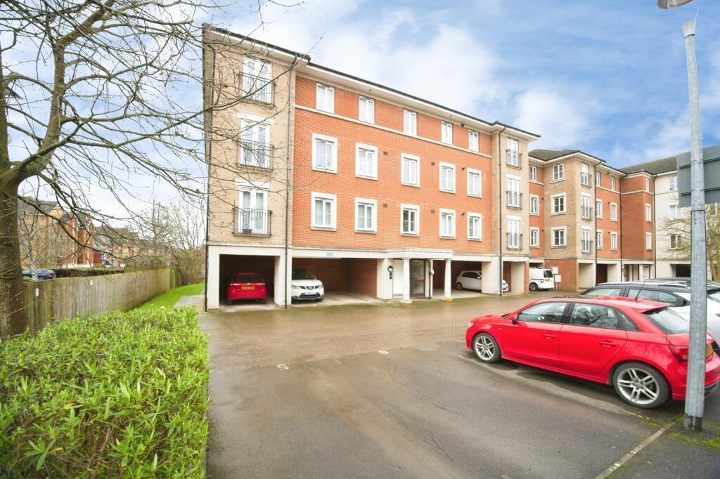 Flat Ffordd James McGhan in Cardiff