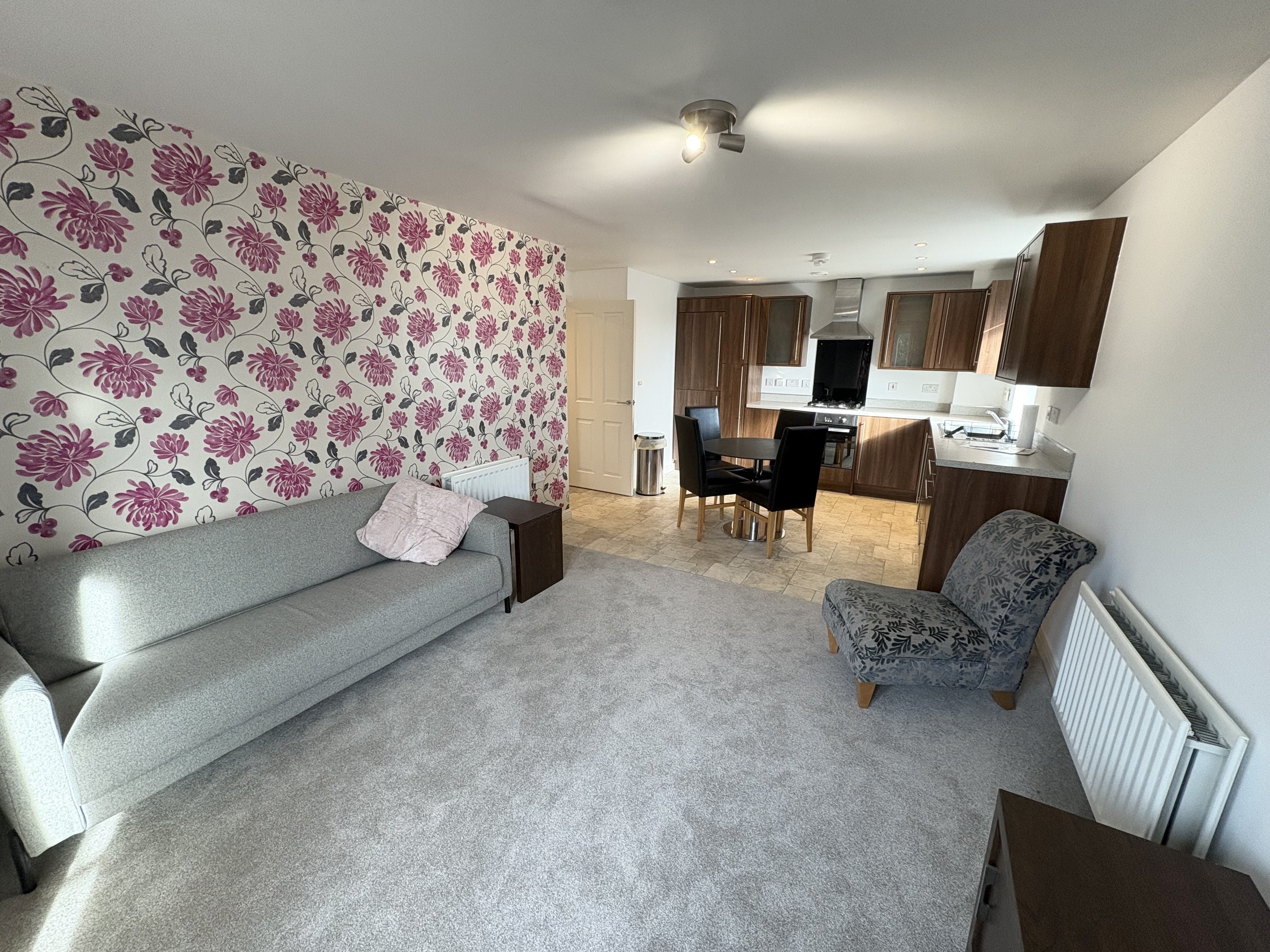Flat Ffordd James McGhan in Cardiff