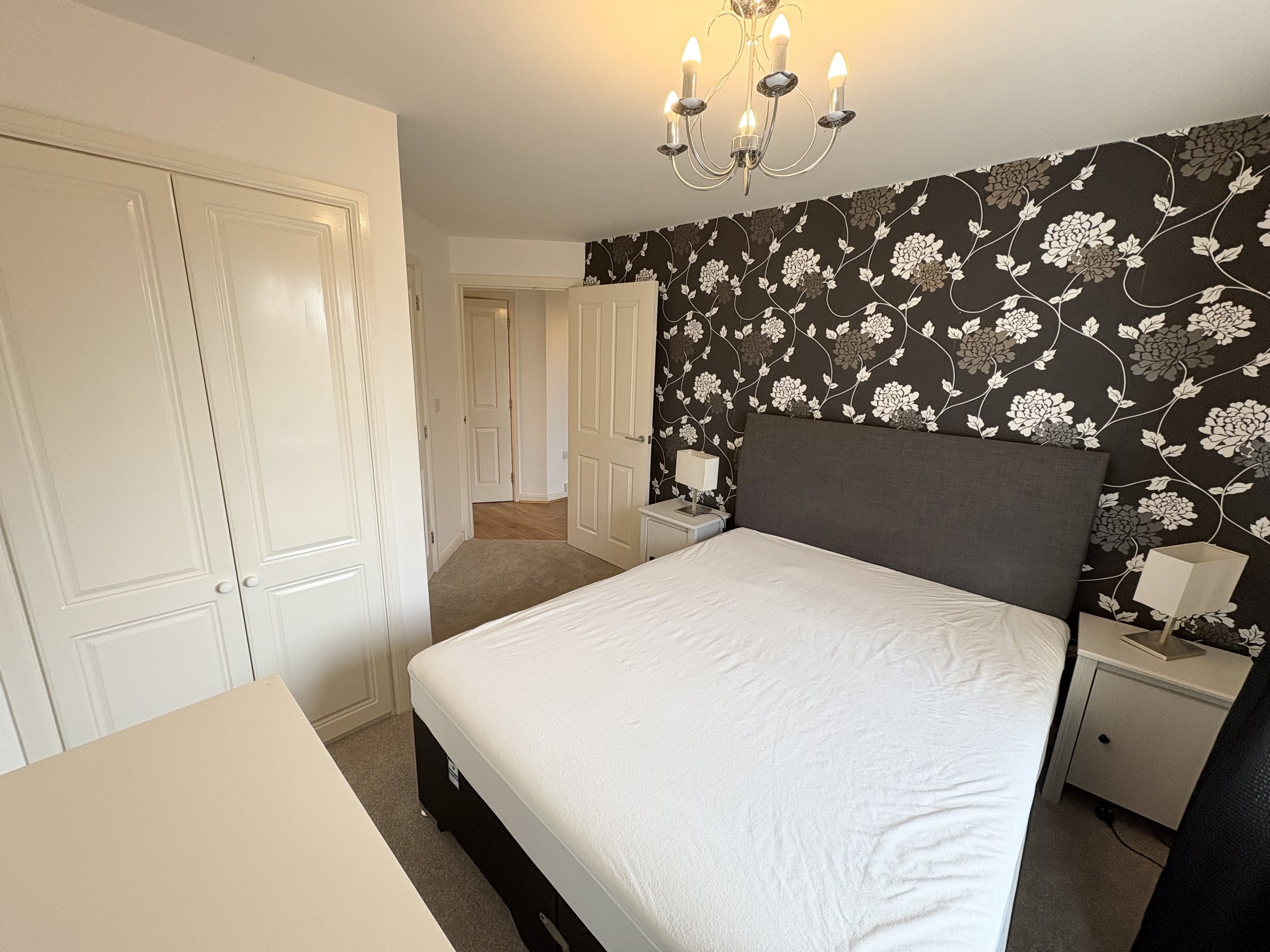 Flat Ffordd James McGhan in Cardiff