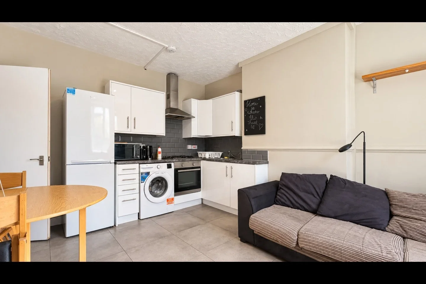 Flat Triangle Place in Greater London