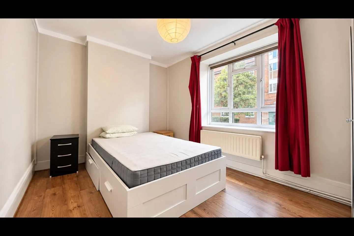 Flat Triangle Place in Greater London