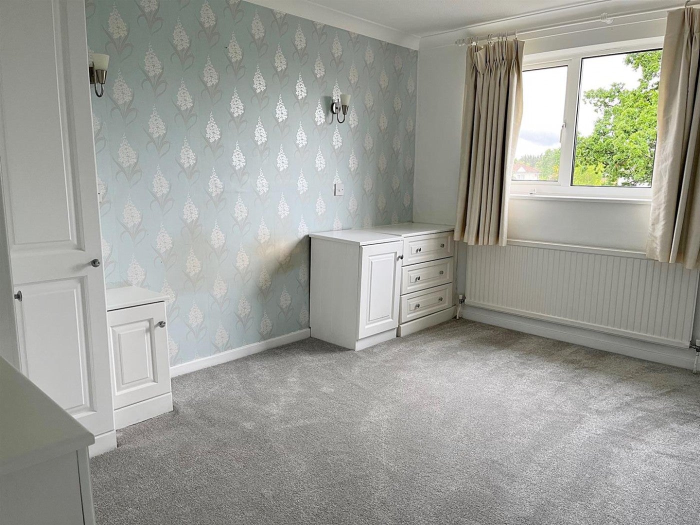 House Neagle Close in Hertsmere