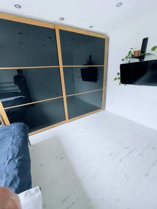 Room Rochester Road in Greater London