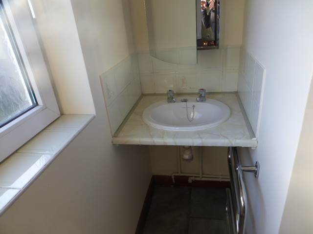 Flat B4300 in Capel Dewi