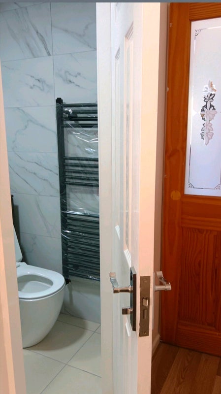 Room Gwent Close in Liverpool