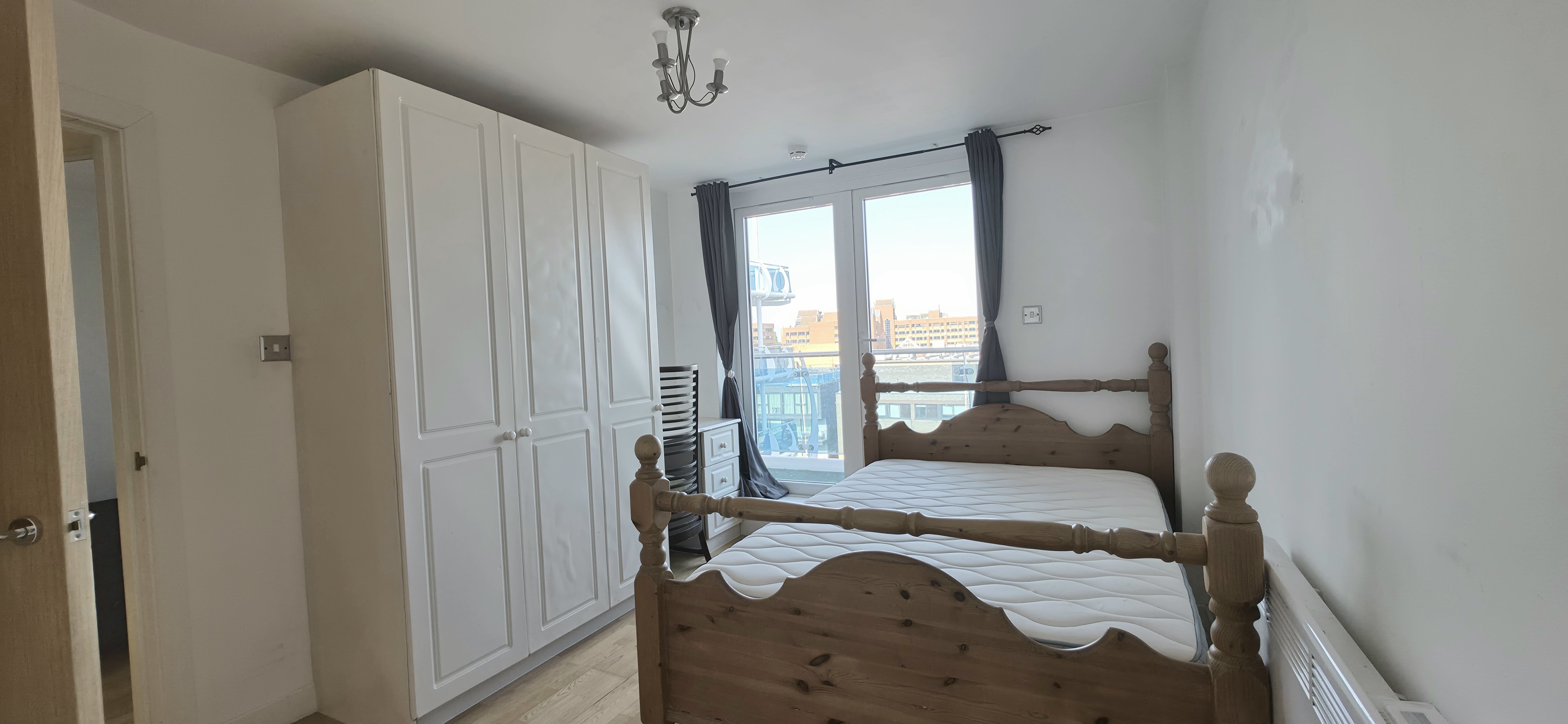 Flat Lyon Road in Greater London