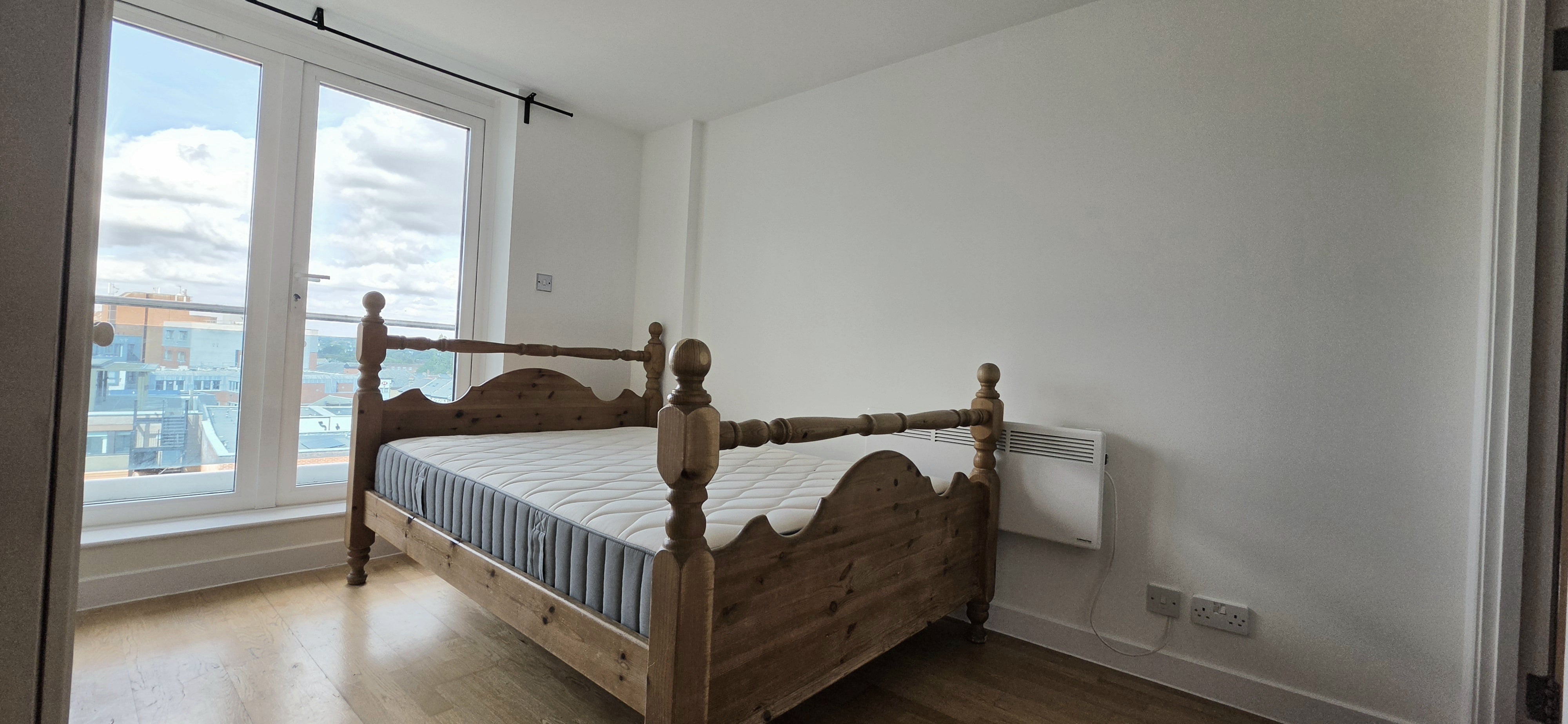 Flat Lyon Road in Greater London