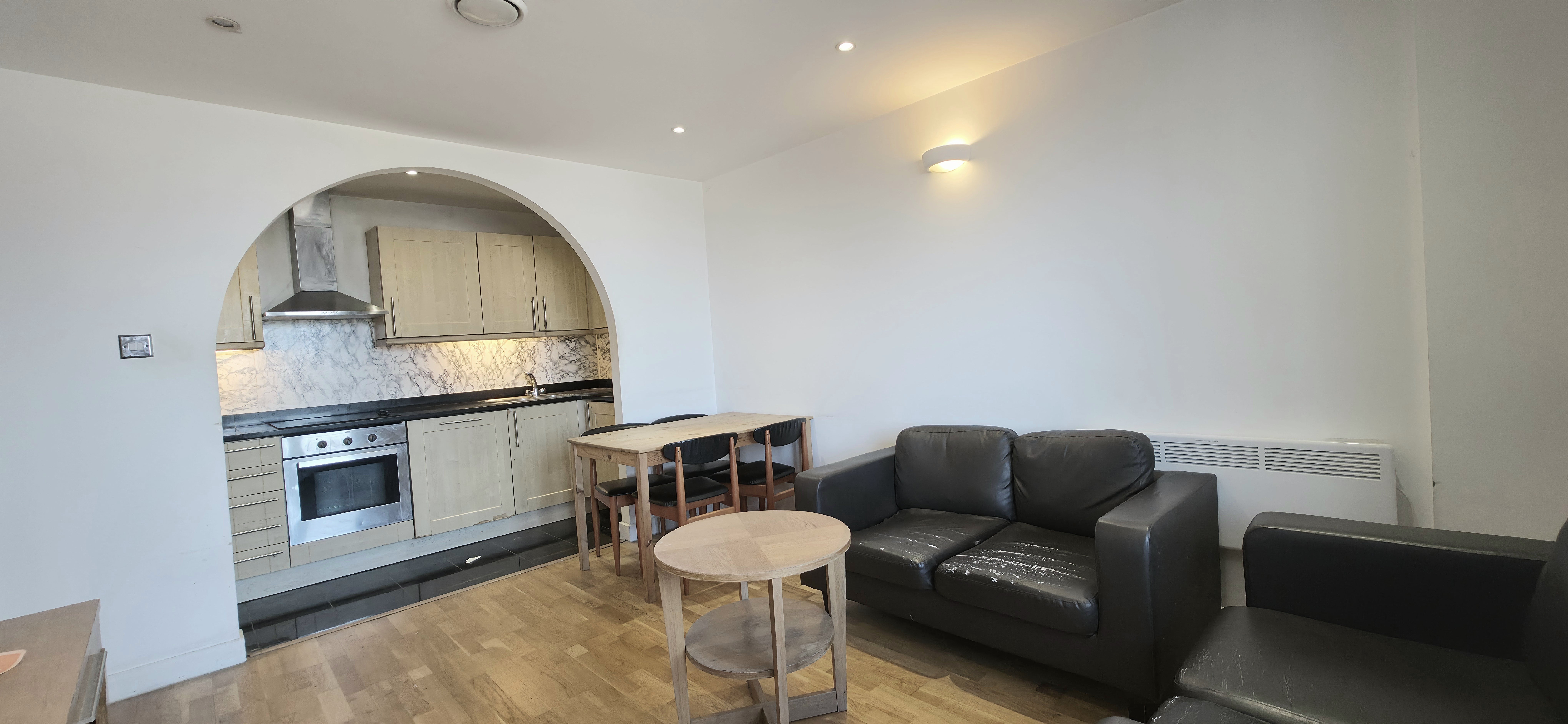 Flat Lyon Road in Greater London