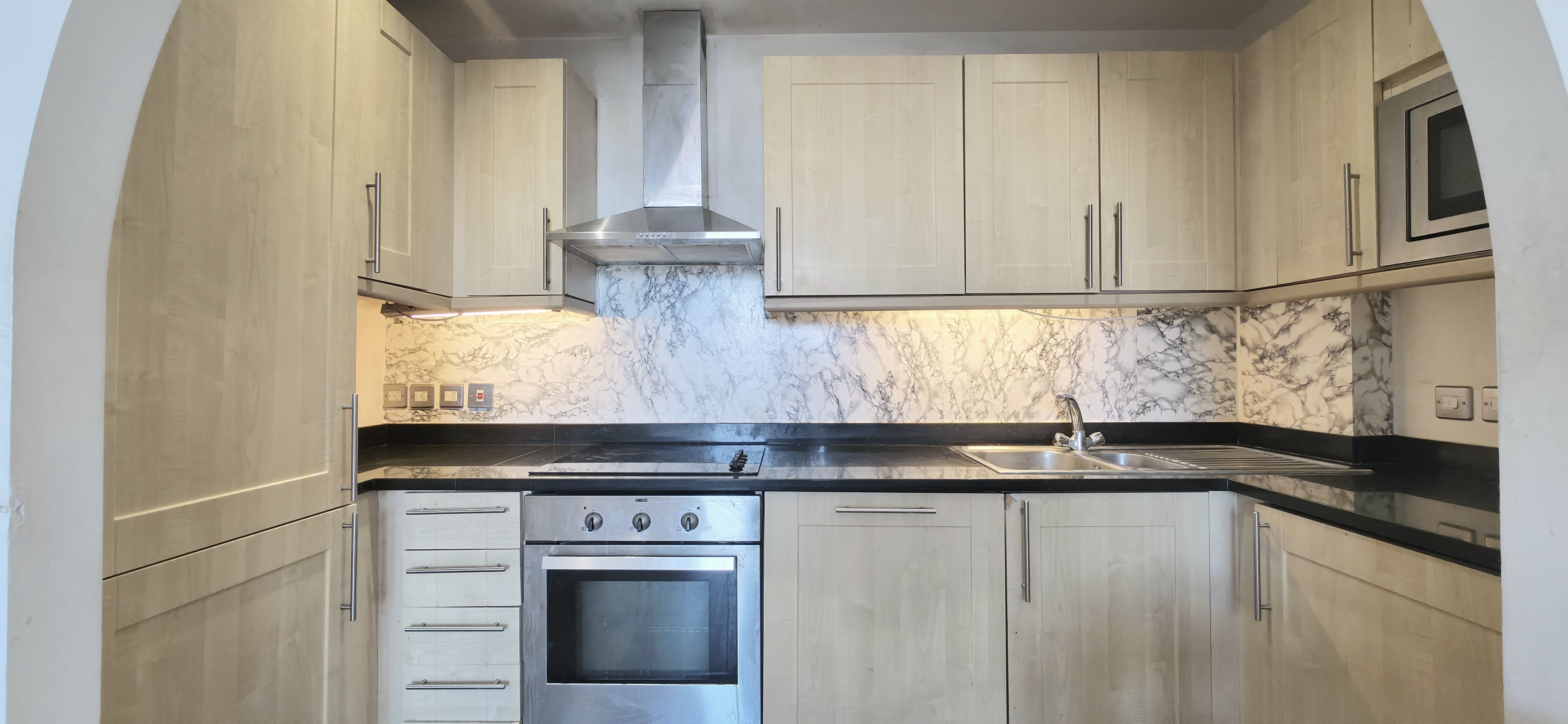 Flat Lyon Road in Greater London